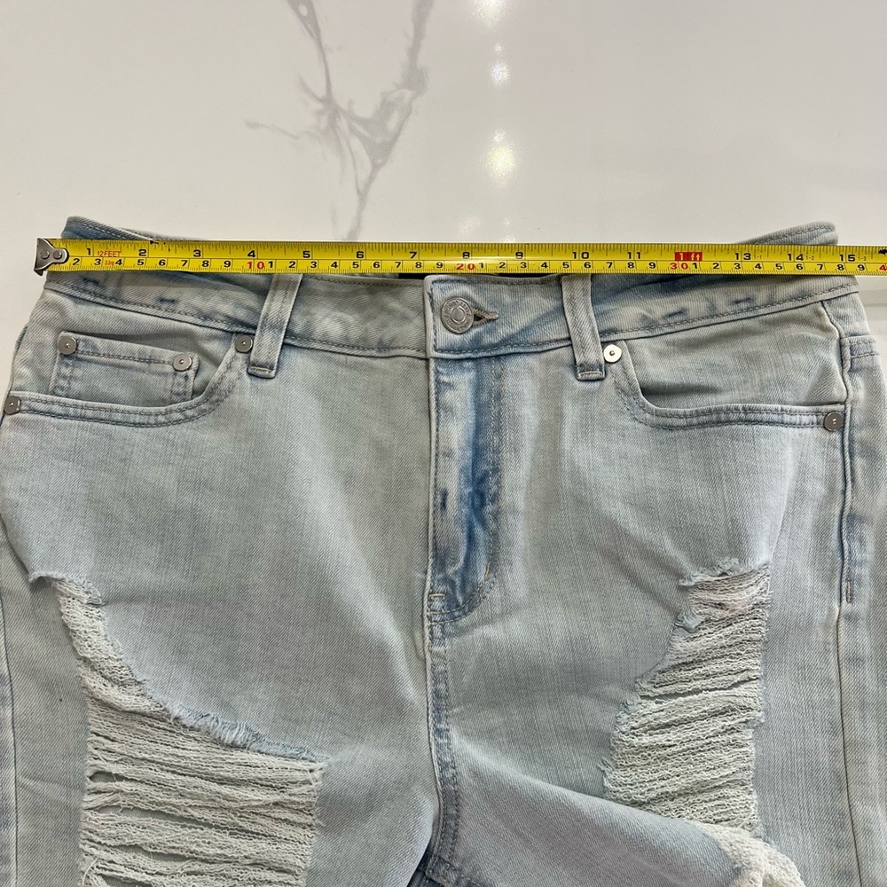 Nwot Indigo Rein stretchy distressed light blue shorts, size 11 - Picture 3 of 7